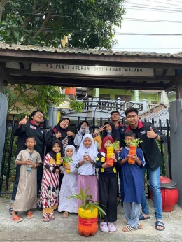 Saat Menanam Tanaman bersama murid Panti Asuhan Siti Hajar Malang/Dok pribadi
