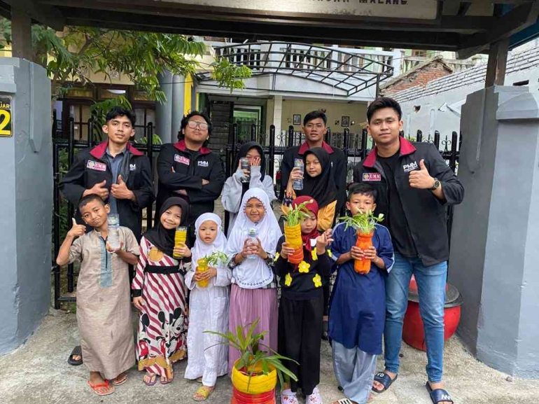 Bersama Anak-Anak Panti Asuhan Siti Hajar Malang/Dok pribadi