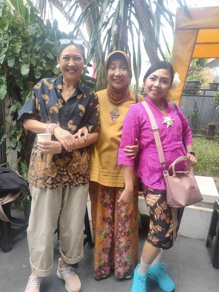 Bersama Sari dan Mbak Gana (dok pribadi)