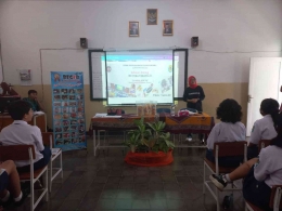 Presentasi Kewirausahaan UMKM di SMP Yos Sudarso Cigugur-Kuningan (Dokumentasi Penulis)