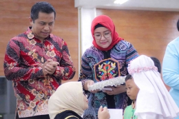 Doc Yatim  Mandiri : Istri Wali Kota Surabaya, Ibu Rini Indriyani Eri Cahyadi memberikan dukungan dan semangat untuk anak-anak.