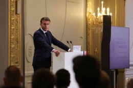 Presiden Prancis berpidato di depan para Diplomat Prancis pada 28 Agustus 2023. Sumber gambar: Teresa Suarez/Reuters