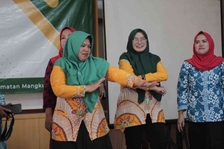 Sumber : KKN UPI 2023 KECAMATAN MANGKUBUMIInput sumber gambar