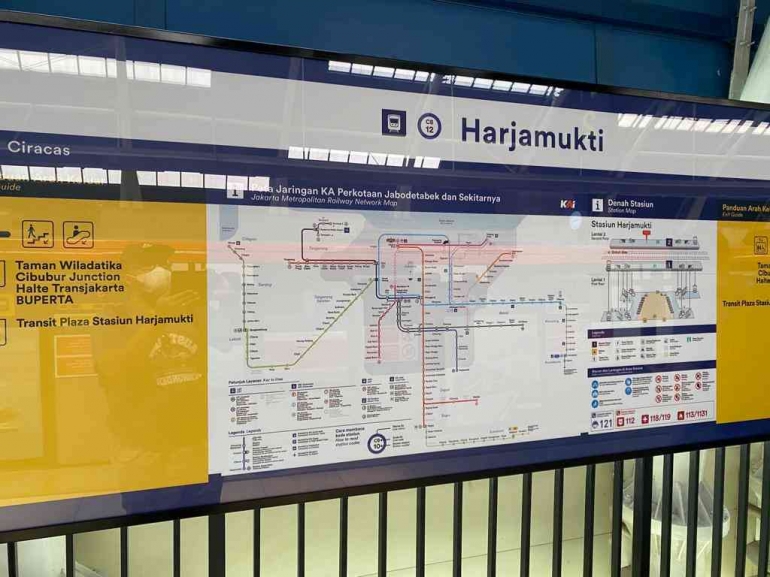 Peta Informasi jaringan LRT yang terintegarsi dengan moda transportasi umum memudahkan penumpang (Foto: Ari Junaedi)