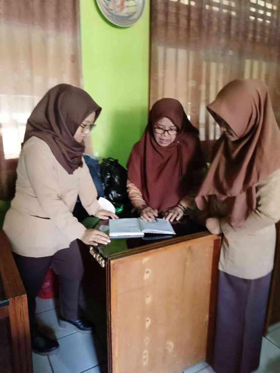 Ilustrasi melakukan refleksi dan revisi pembelajaran (Dok. Pribadi)