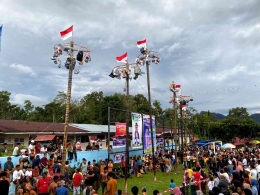  Potret kemeriahan lomba panjat pinang di lapangan jorong Badinah Murni nagari Minangkabau pada Minggu, (20/08/2023). Dokpri