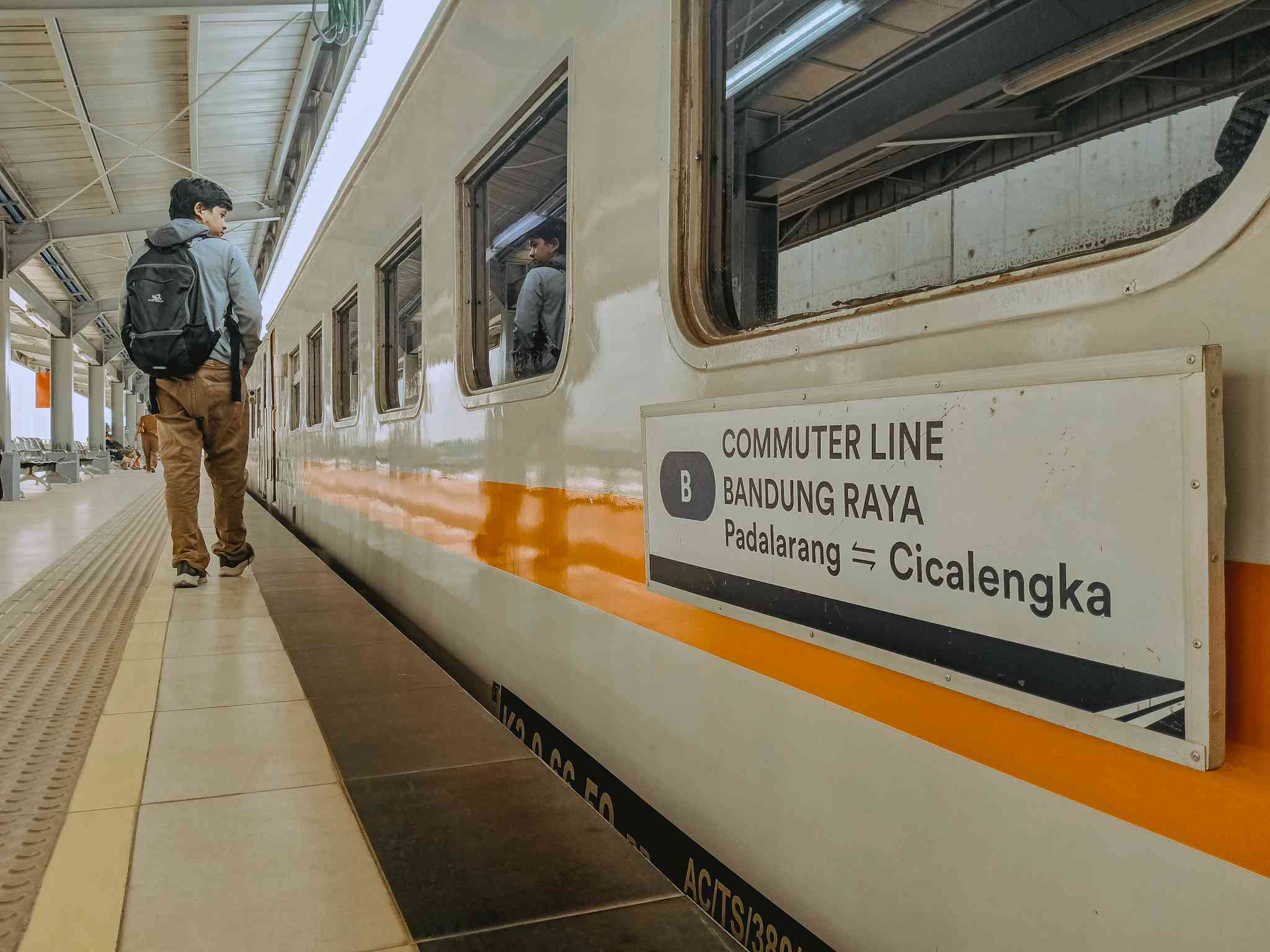 KAI Commuter Line Bandung Raya: Percikan Asa Untuk Masa Depan ...