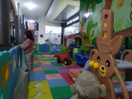 Playground di Stasiun Gubeng (Dokumentasi pribadi)