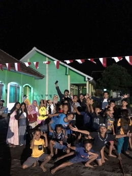 (Mahasiswa bersama Peserta Lomba Peringatan HUT RI ke-78 di Dusun Krajan II)/ Dokumentasi Pribadi
