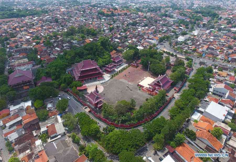 Sabuk hijau Sam Poo Kong, 4 April 2017 (Foto dari sini, http://www.xinhuanet.com//english/2017-04/08/c_136191876.htm)