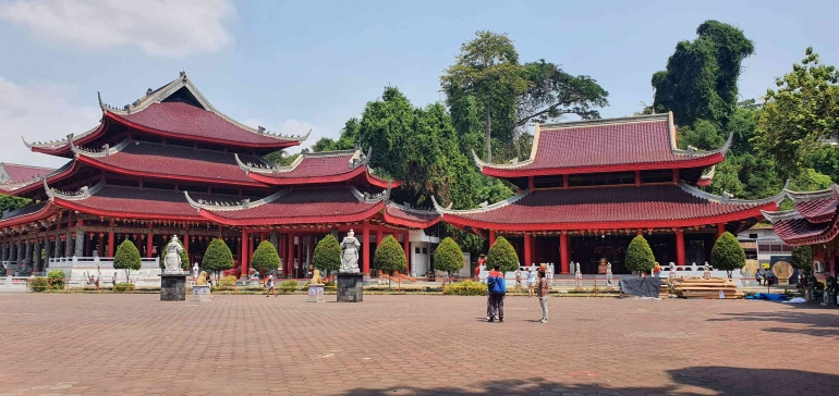 Areal tengah Sam Poo Kong alas paving (dokumen pribadi)