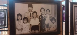 Koleksi Pribadi / Bung Karno bersama ibu Fatmawati (istri pertama)