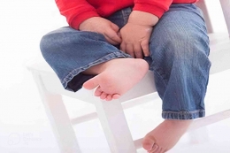 Ilustrasi mastrubasi pada balita atau anak-anak di bawah usia pubertas. (via Kompas.com)