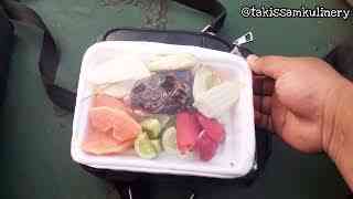 Rujak buah 10 ribuan (foto dari youtube.com