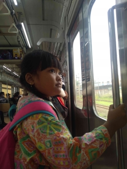 penumpang anak dalam kereta (sumber image: wibhyanto/dokumen pribadi)