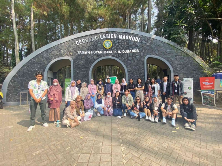 Kelompok 12 Modul Nusantara UPI Berkunjung ke Taman Hutan Raya Ir. H. Djuanda, Bandung, Jawa Barat