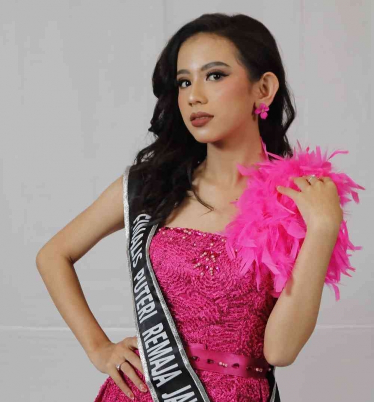 Modeling Cantik Jihan Aura Riza dari Lina Ve School Percayai "Dia Bisa