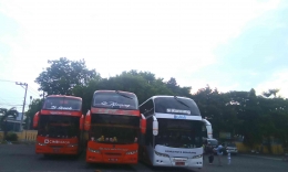 Bus tingkat : Si Denok, Si Kenang, Si Kuncung (sumber foto pribadi)