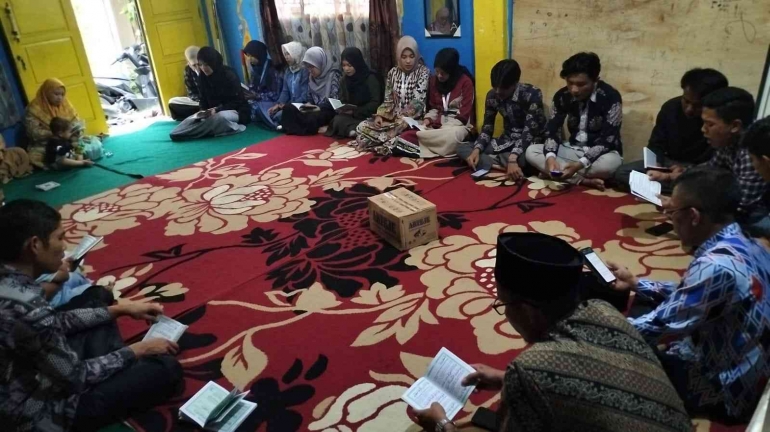 Yasinan bersama Mahasiswa KKN dan Perangkat Desa Telago Biru (Dokpri)