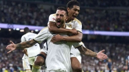 Pemain Real Madrid merayakan gol ke gawang Real Sociedad. (via eurosport.com)