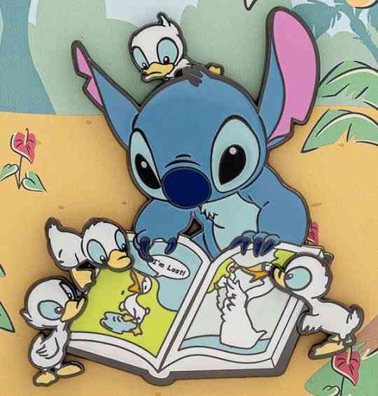 Stitch mulai berubah setelah membaca kisah itik buruk rupa (sumber gambar: Disney Pins Blog) 