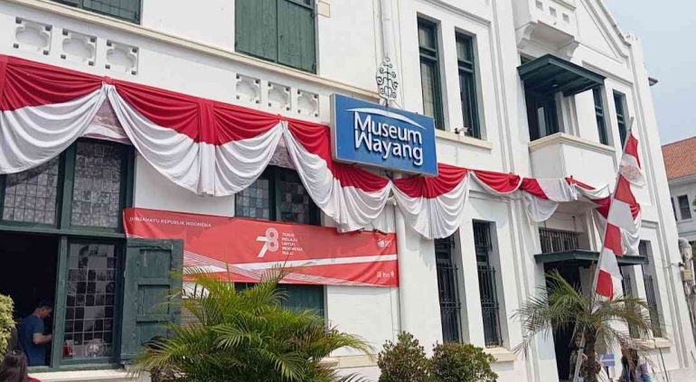 Tampak depan gedung Museum Wayang (Sumber: Dokumentasi penulis)