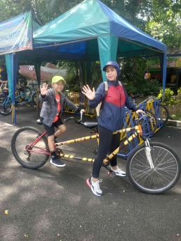 Sewa sepeda tandem untuk keliling Ragunan (dokpri)