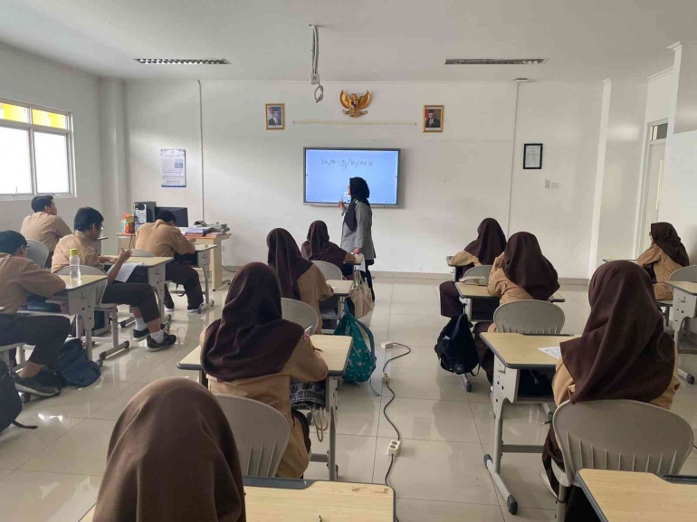 Sumber Gambar : Dok. Sekolah (Digital Smart Classroom di SMA Islam Al Azhar 18 Grand Wisata)
