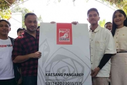 Penyerahan Kartu Tanda Anggota (KTA) Partai Solidaritas Indonesia (PSI) untuk Kaesang Pangarep. Sumber: KOMPAS.COM/Fristin Intan Sulistyowati