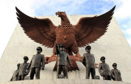Monumen Pahlawan Revolusi (sumber gambar : duaistanto.com)
