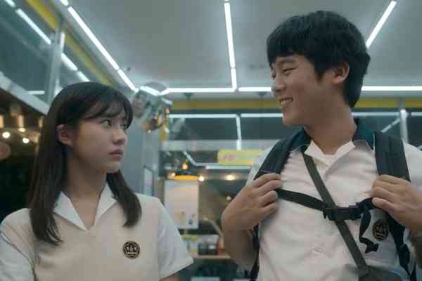 Romansa anatara Hee So dan Beong-Seok | Dok. Disney+