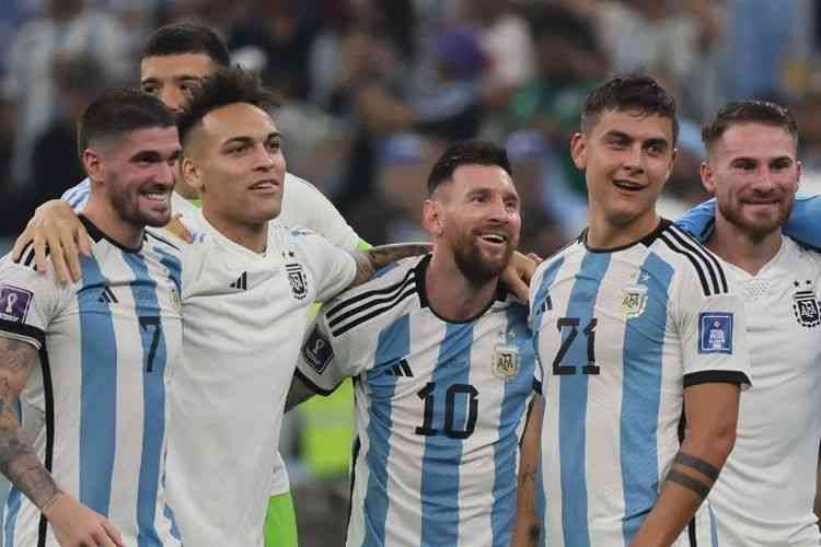 Para pemain Argentina saat Piala Dunia 2022. (AFP/JACK GUEZ dipublikasikan kompas.com)