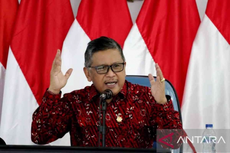 Sekjen PDI-P Hasto Kristiyanto menanggapi usulan Jokowi jadi Ketum PDI-P. Foto: https://makassar.antaranews.com/