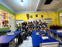 Sesi foto bersama Mahasiswa Sekolah Vokasi IPB University bersama Siswa-Siswi SDN Polisi 1 Kota Bogor/Dokpri