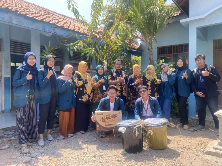 Tim 3 IDBU KKN Tematik SDGs 2023 Undip melakukan program Cycle Sanitation Solution Program di Desa Tambakbulusan, Kabupaten Demak