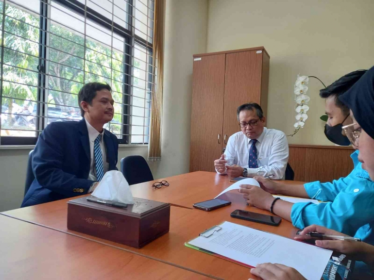 Foto Tim PKM-RSH IPB Sedang Melakukan Key Person Interview Bersama Dr. Naufal Mahfudz (Dokpri)