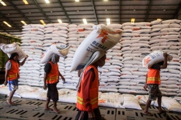 Impor beras untungkan oligarki dan dikorupsi (dok foto: koran-jakarta.com)