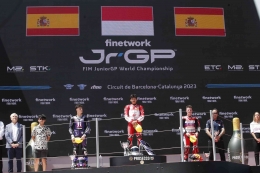  Pembalap AHRT Fadillah Arbi saat berhasil meraih podium tertinggi di Junior GP Catalunya | Sumber gambar: AHM
