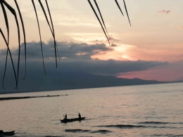 Keajaiban pantai Maumere, Flores, NTT dalam literasi Senja | Dokumen pribadi oleh Ino Sigaze.