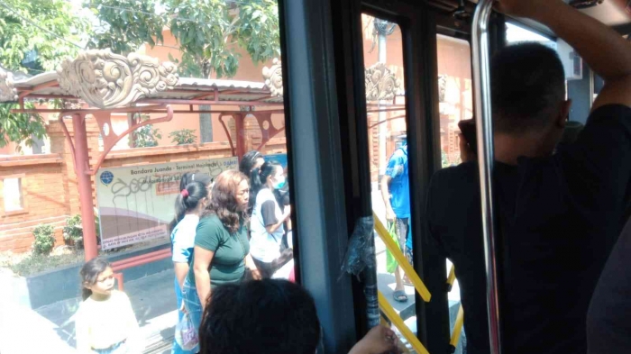 Antrean di Halte Cokroaminoto Mojokerto. Dokumen Pribadi