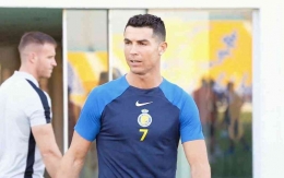 Ronaldo Ucapkan Assalamualaikum Saat Masuk Lapangan untuk Latihan. Tangkapan layar X @AlNassrFC.