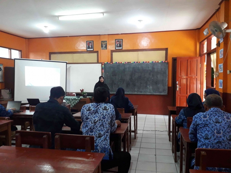 Berbagi bersama guru SDN Dayeuhkolot 03/Dok Pribadi