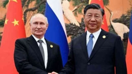 Presiden Putin &  Xie Jin Ping, dua pemimpin dunia yang menyerukan multipolarisme dunia. Foto: Sergey Guneyev, Sputnik, Kremlin Photo via AP