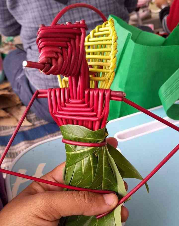 Frame Ranting Daun Tradisi dan Inovasi: Wayang dari Ranting Daun Singkong Halaman 1 ...