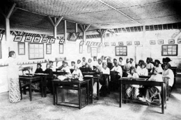 salah satu sekolah yang dibangun masa Hindia Belanda sebagai penerapan Politik Etis (kompas.com)