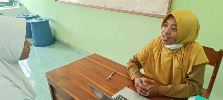 Menerapkan restitusi kepada peserta didik yang bermasalah (Sumber: pribadi)