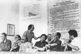 Tokoh Kongres Pemuda I dan II bertemu di Gedung Sumpah Pemuda pada 28 Oktober 1978 (kompas.com)