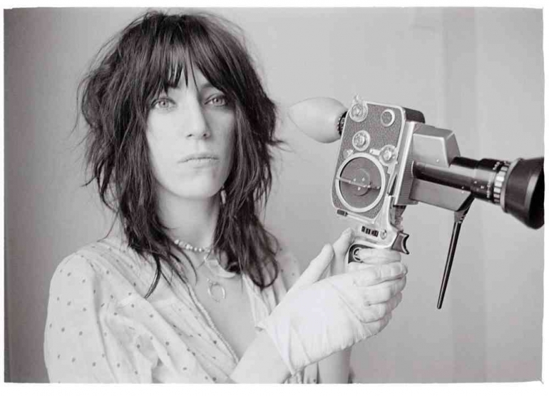 Sumber gambar: https://www.interviewmagazine.com/music/patti-smith-is-always-going-to-be-a-worker