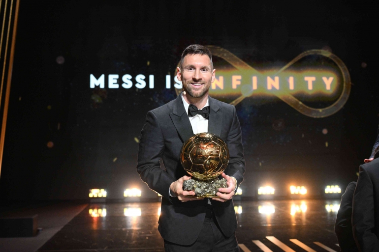 Lionel Messi memenangkan Ballon d'Or nya yang ke-8 sepanjang karir (Gambar dari Twitter @ballondor)