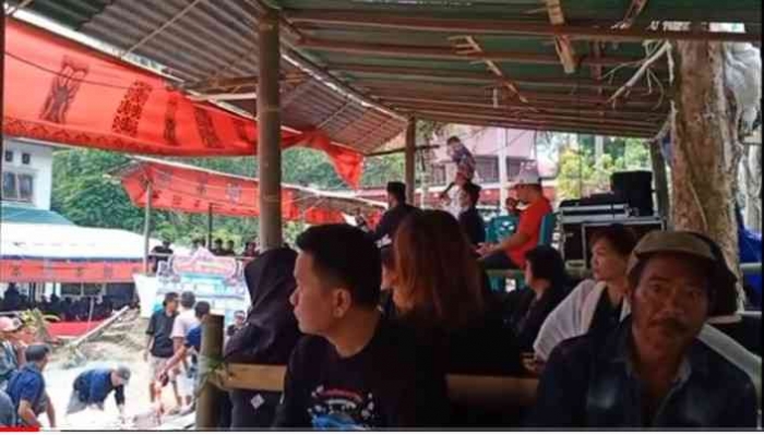 Rumpun keluarga menyimak untaian bahasa Sastra lisan Toraja. Sumber: dok. pribadi.